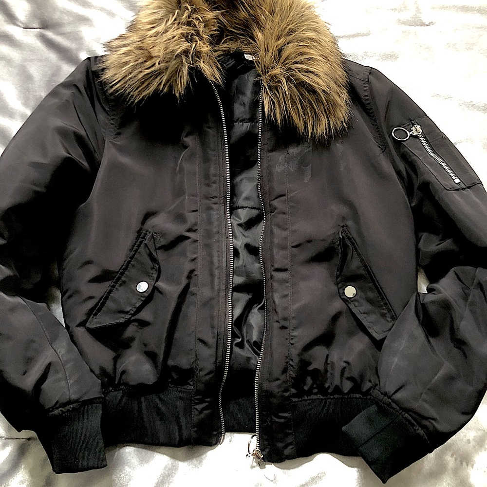 🚫SOLD🚫Women’s bomber jacket with faux fur